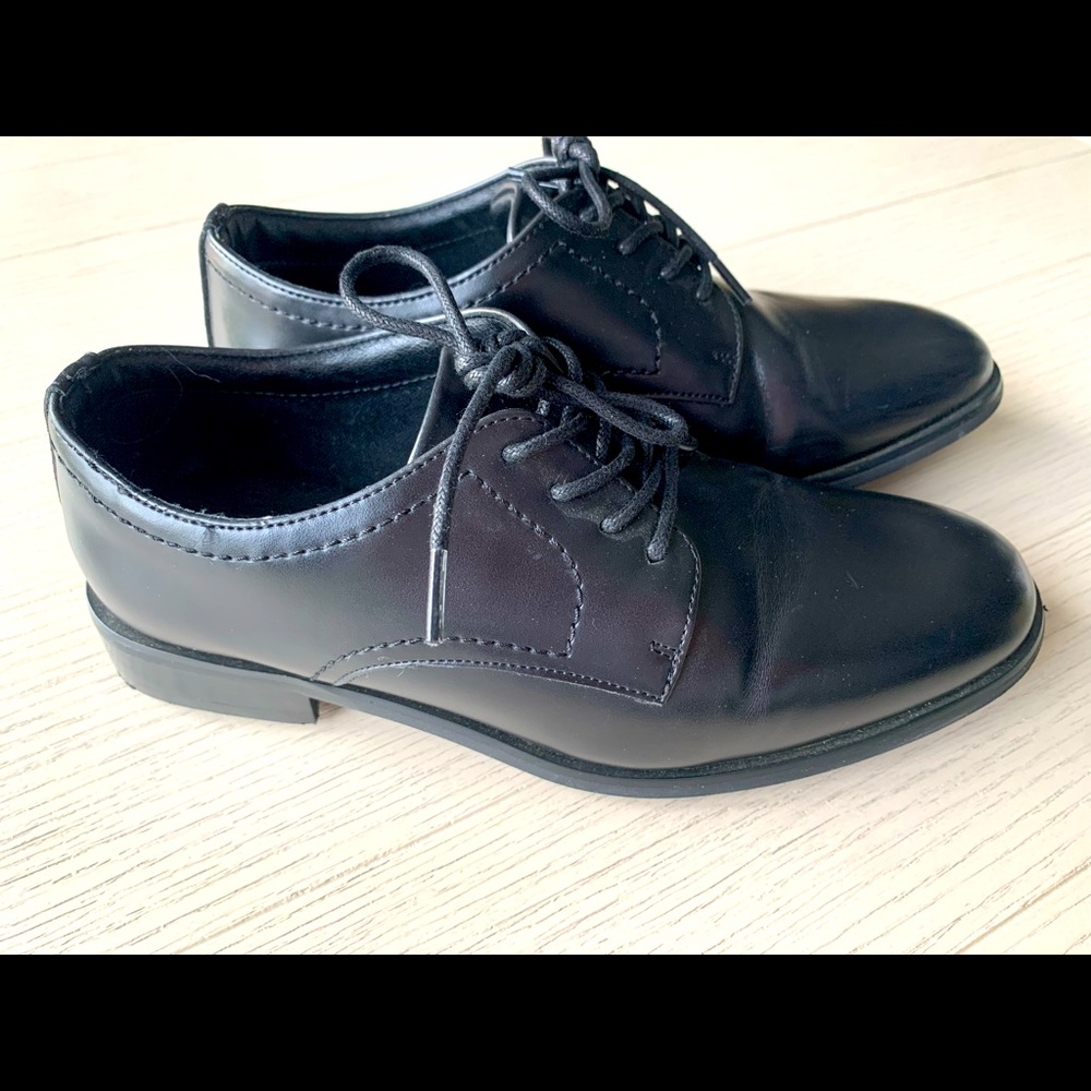Boys dress shoes worn 1x! Size 3.5. Perfect condition! A steal at $12!!